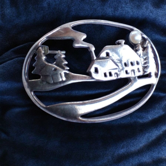 Sterling Silver Town Scene With Pearl Moon Brooch. Apx 2"​ - Picture 9 of 9
